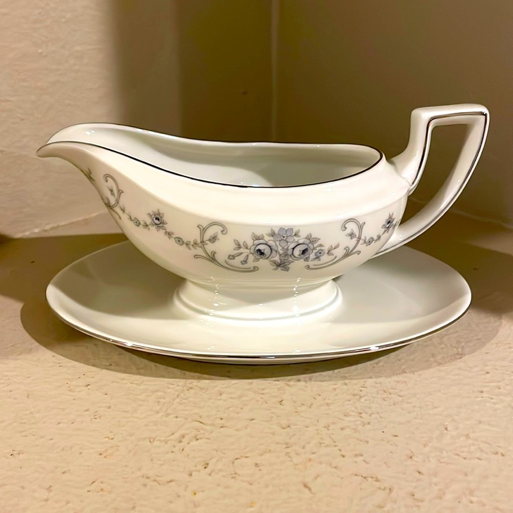 VTG- Johann Haviland Bavaria Rhineland China Gravy boat